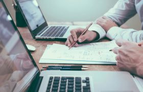 Diskuterere løsninger på gamblingproblemer