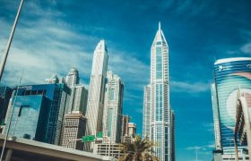 Skyline i Dubai, der repræsenterer Aristocrats ekspansion i Mellemøsten.