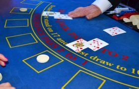 Live blackjack bord dealer kort