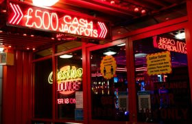 Neonskilt med casino bonus