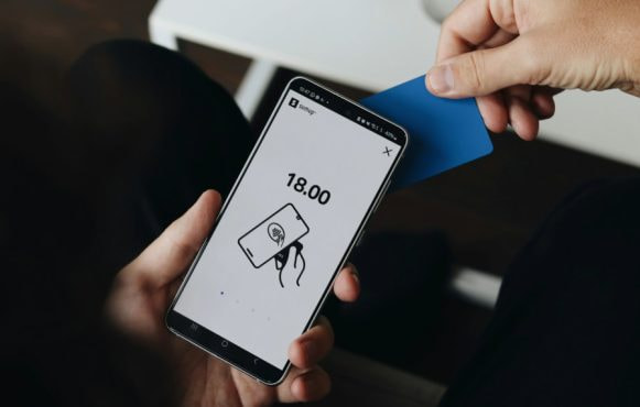 Mobil registrerer betalingskort