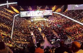 Stadium med tilskuere til esport.