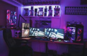 Værelse med gaming udstyr for streaming