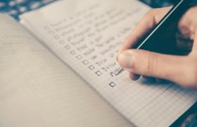 Tjekliste udfyldes i bog