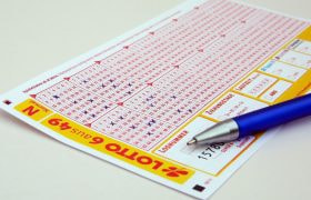 Udfyldt lottokupon med kuglepen