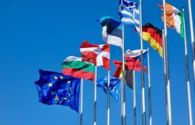 Flagstænger med de europæiske flag