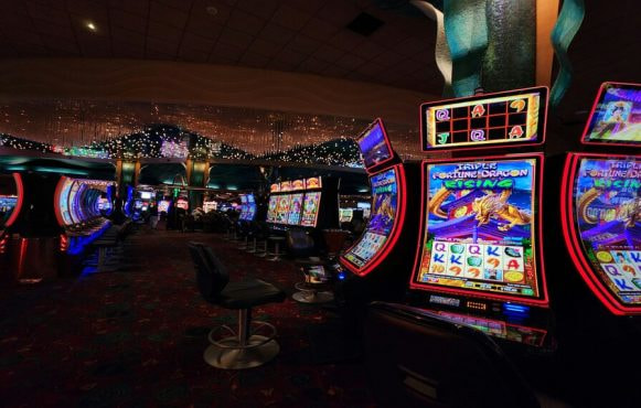Mange slots på casino lyser op