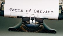 Regler og vilkår på skrivemaskine