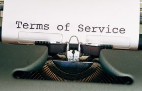 Regler og vilkår på skrivemaskine