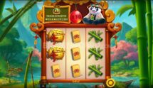 Screenshot fra den Nye Panda Goes Boom Slot af Red Tiger