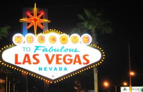 Insegna luminosa "Welcome to Fabulous Las Vegas Nevada"