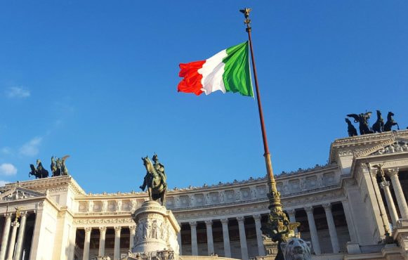 Bandiera italiana al Vittoriano di Roma