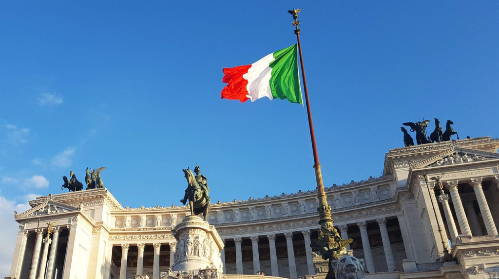 Bandiera italiana al Vittoriano di Roma