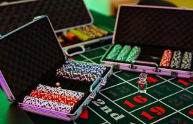 Fiches da casinò su tavolo roulette