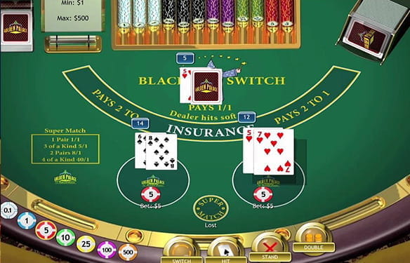 Een spel Blackjack Switch waarin de speler twee handen tegelijkertijd speelt tegen de dealer.