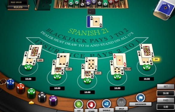 Een spel Spaans 21 waar de speler aan de beurt is en moet beslissen wat hij/zij moet doen.