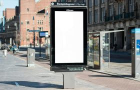 Een lege abri in Amsterdam