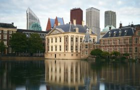 Stadsbeeld Den Haag vanaf het water