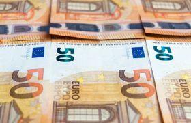 Meerdere geldbriefjes van 50 euro