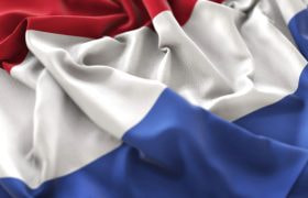 Close-up van gekreukelde Nederlandse vlag