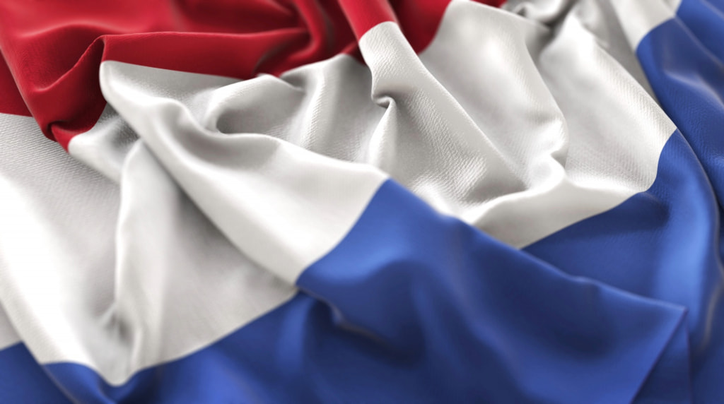 Close-up van gekreukelde Nederlandse vlag