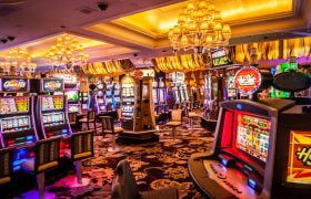 Overzichtsfoto van de binnenkant van een casino