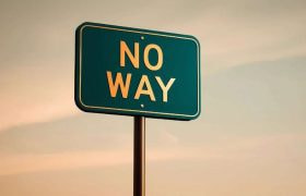 Semn rutier verde pe care scrie NO WAY (NICIO ȘANSĂ)