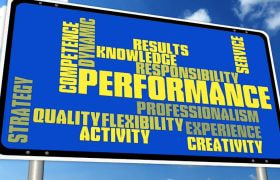 Panou publicitar cu text responsabilitate, performanța, strategie