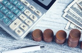 Un calculator și niște bani