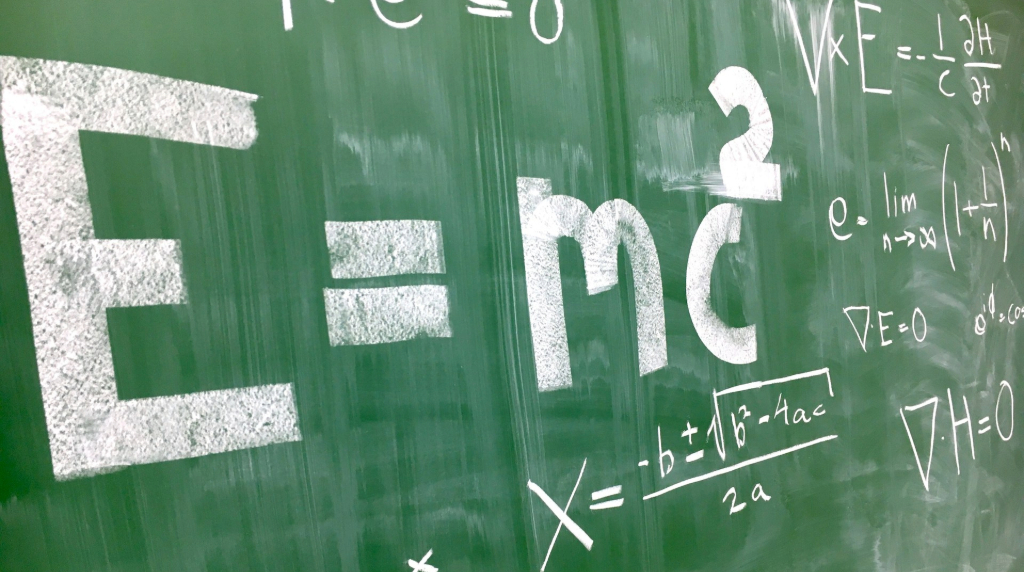 Teoria relativității scrisă pe o tablă