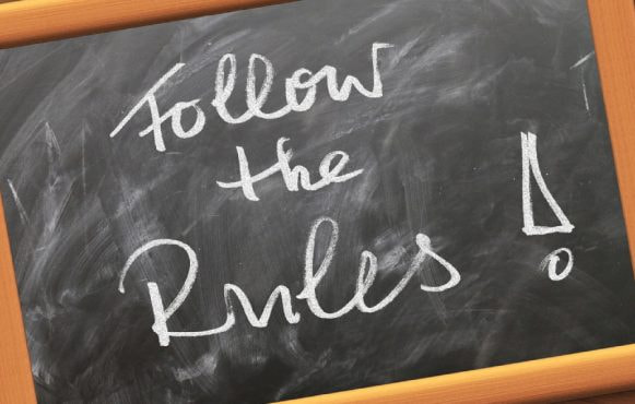 Imagine cu text “Follow the rules”