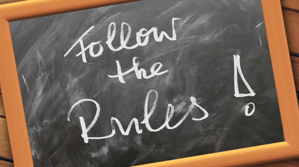 Imagine cu text “Follow the rules”