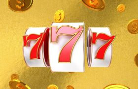 Imagine cu simbolul 777 pe un tambur de slot, înconjurat de monede aurii.