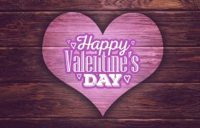 O inimă roz cu mesajul "Happy Valentine's Day" pe o placă