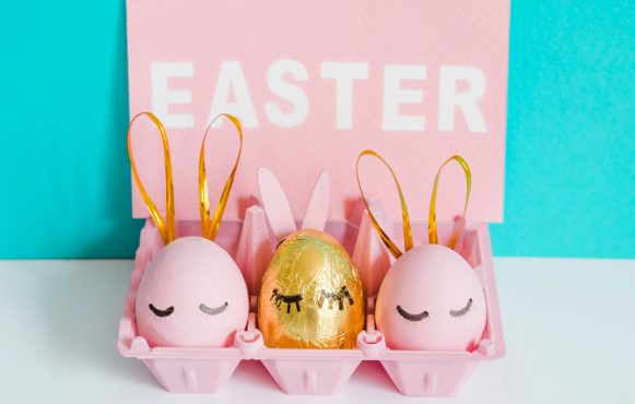 Ouă de paște în cofrag