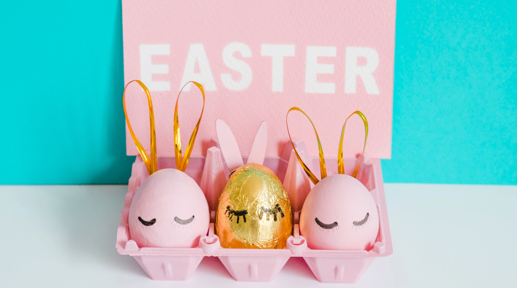 Ouă de paște în cofrag