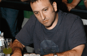 Tony Bloom playing at the 2007 Aussie Millions poker festival.