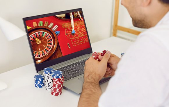 gambler-playing-online-roulette