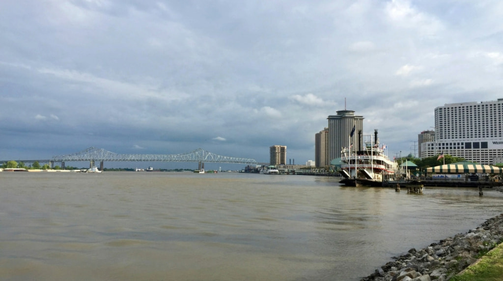Bridge spanning the Mississippi river in New Orleans