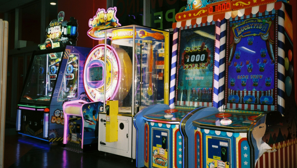 Arcade style video games waiting to be played