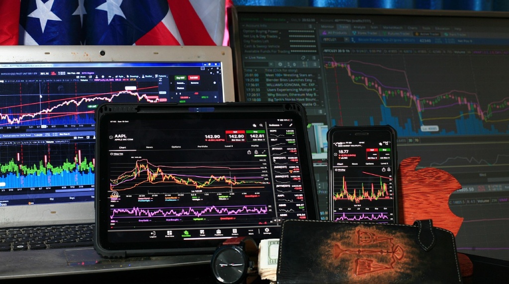 Screens showing price graphs and volume