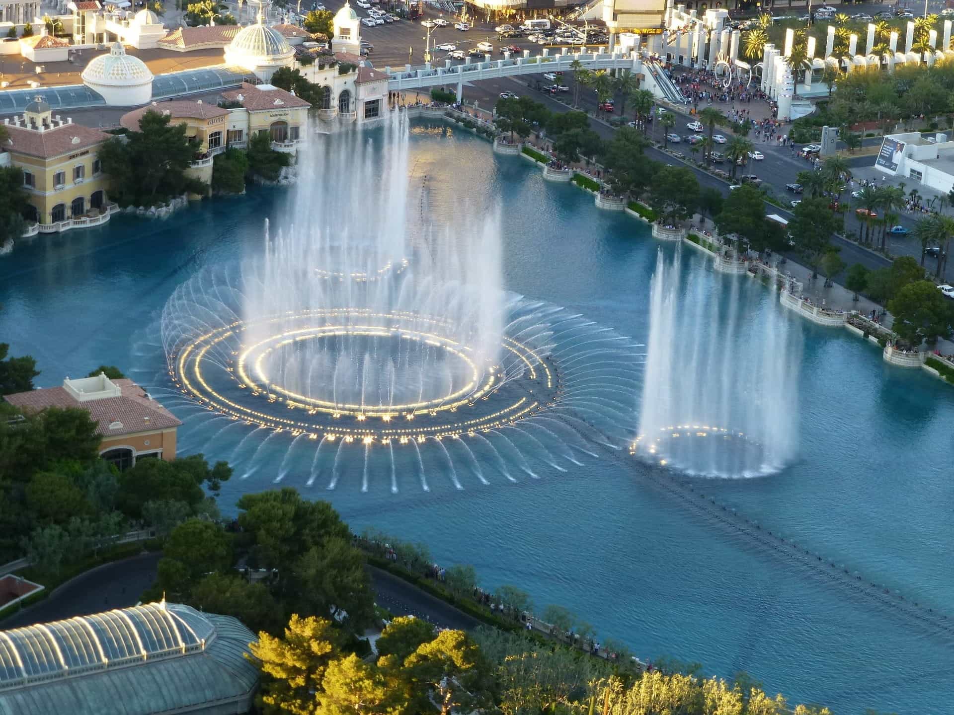 Aerial view of Las Vegas’ famous water fountain shows, highlighting casino water usage.