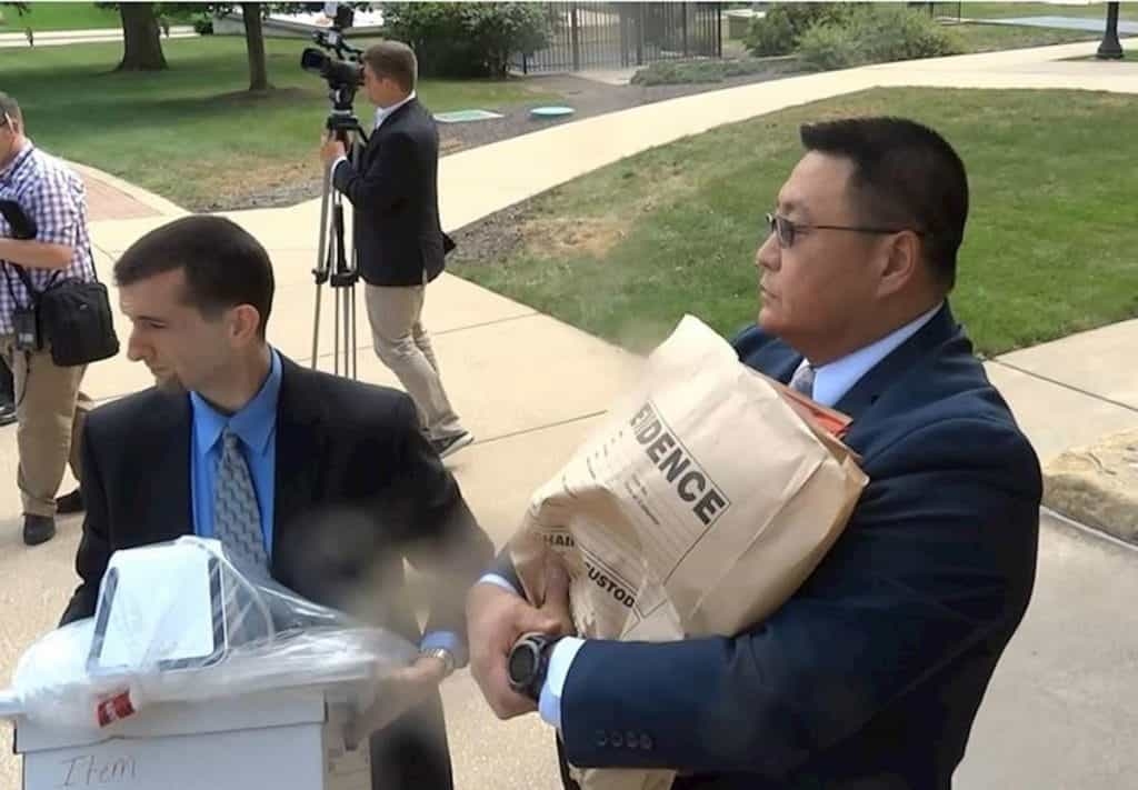 An FBI agent leaves Martin Sandoval’s office with bag marked evidence.