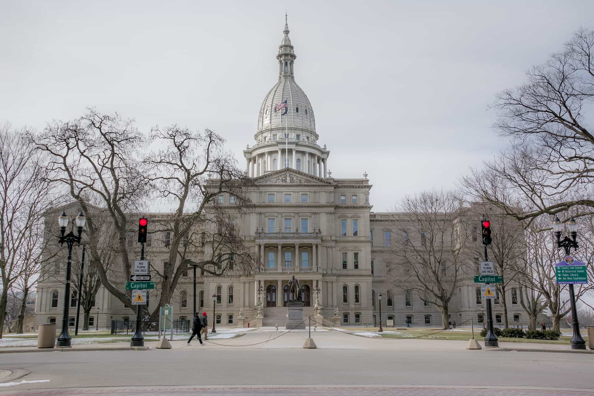 Michigan lawmakers approve regulations for mobile sports betting, online casinos