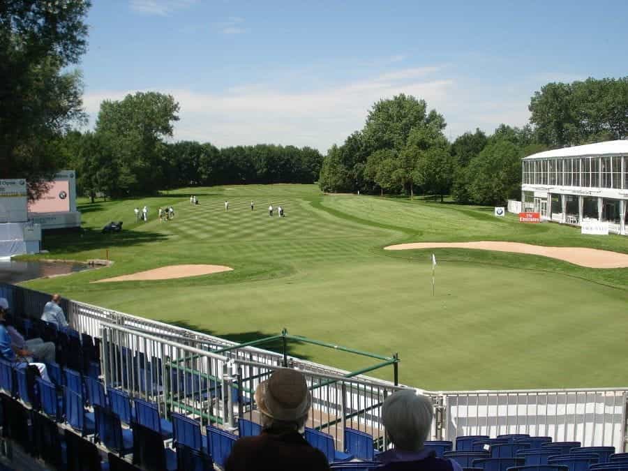 A live golf tournament game is played.