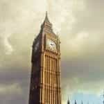 Menara jam Big Ben di London.