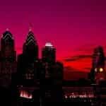 Matahari terbenam di atas cakrawala Philadelphia di Pennsylvania, AS.