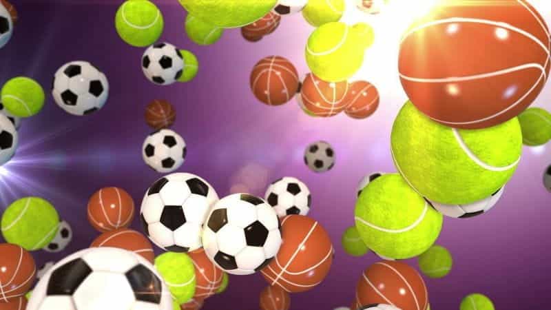 Bola tenis, bola basket, dan bola sepak melayang di depan latar belakang ungu.