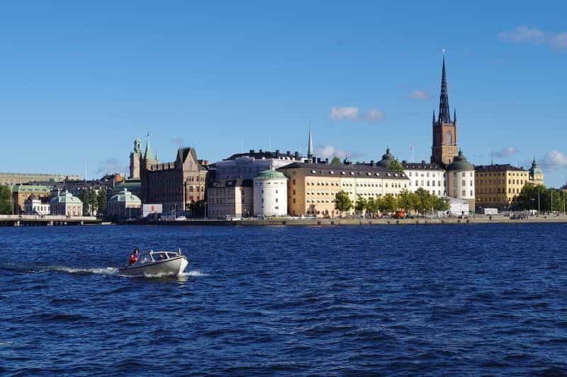 Central Stockholm, ibu kota Swedia, dari air.