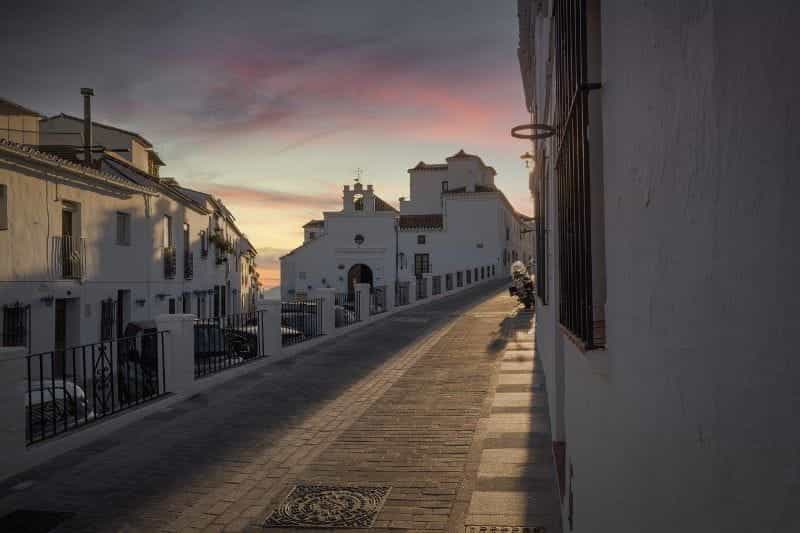 A quiet alleyway in Andalusia.